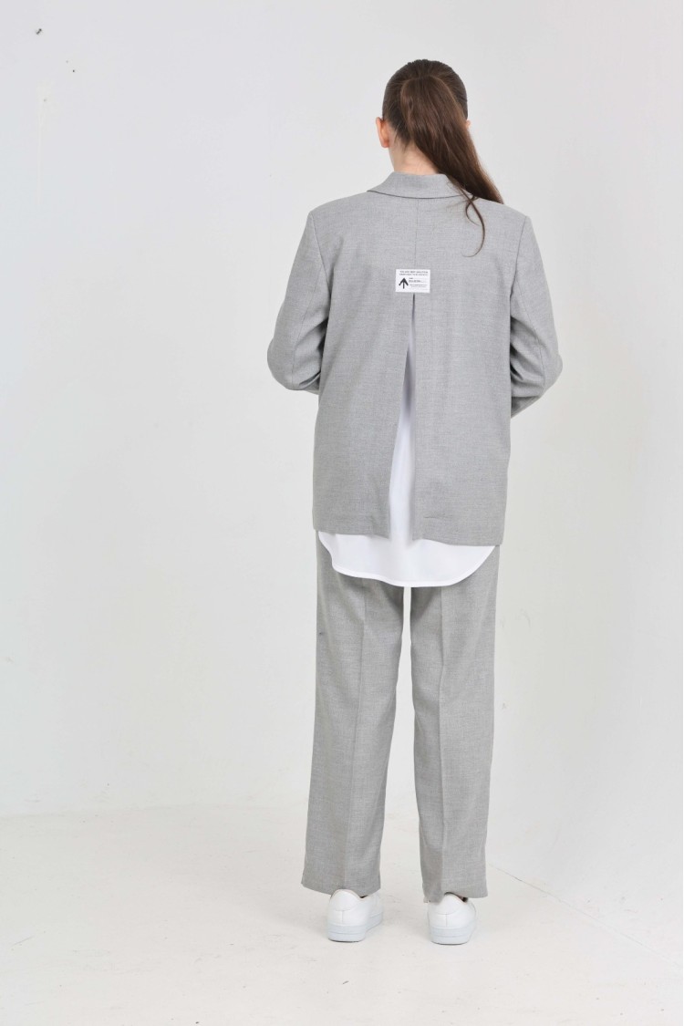 0300-146-176 СЕРЫЙ КЛАССИЧЕСКИЙ КОСТЮМ СТАНДАРТНОГО КРОЯ