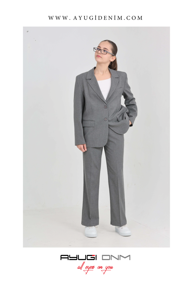 0300-146-176 АНТРАЦИТОВЫЙ КЛАССИЧЕСКИЙ КОСТЮМ СТАНДАРТНОГО КРОЯ