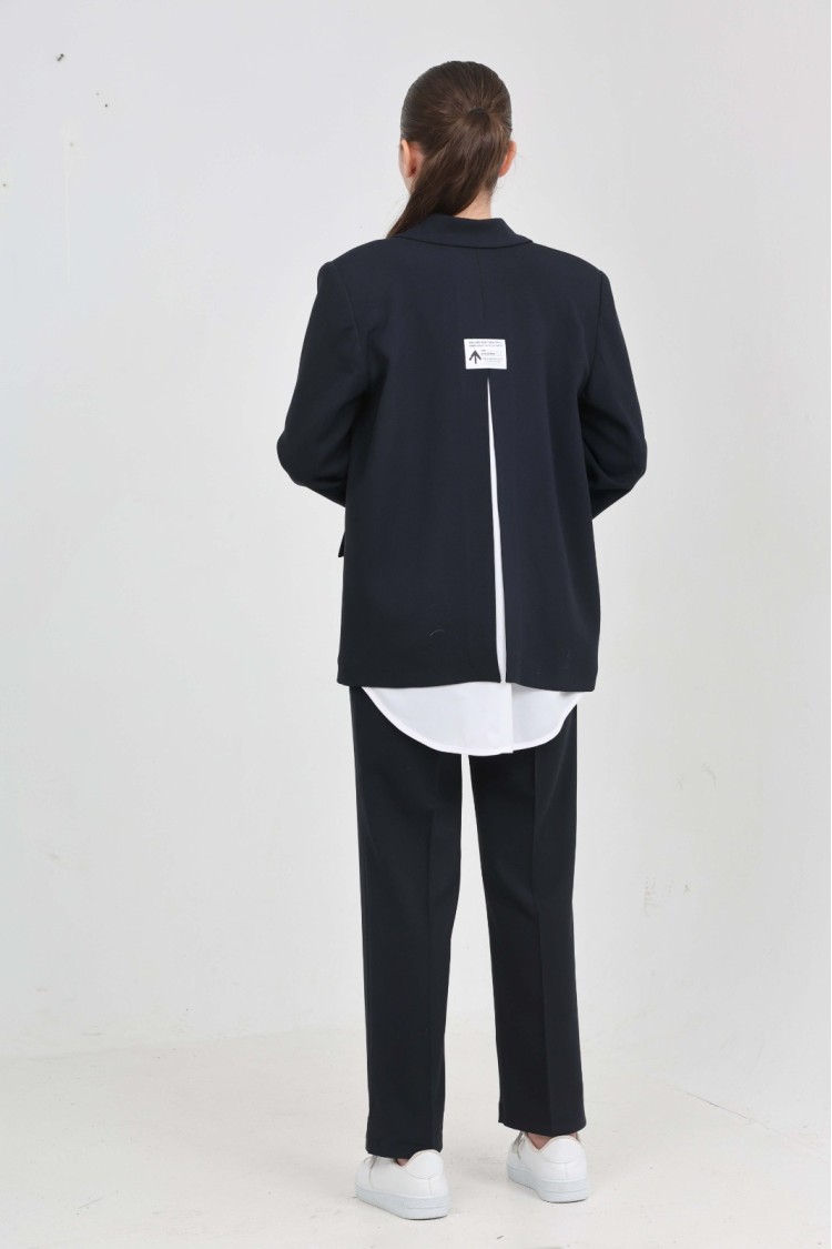 0300-146-176 ТЕМНО-СИНИЙ КЛАССИЧЕСКИЙ КОСТЮМ СТАНДАРТНОГО КРОЯ