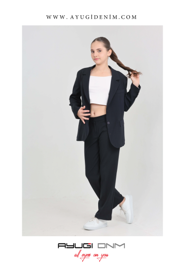 0300-140-176 ТЕМНО-СИНИЙ КЛАССИЧЕСКИЙ КОСТЮМ СТАНДАРТНОГО КРОЯ