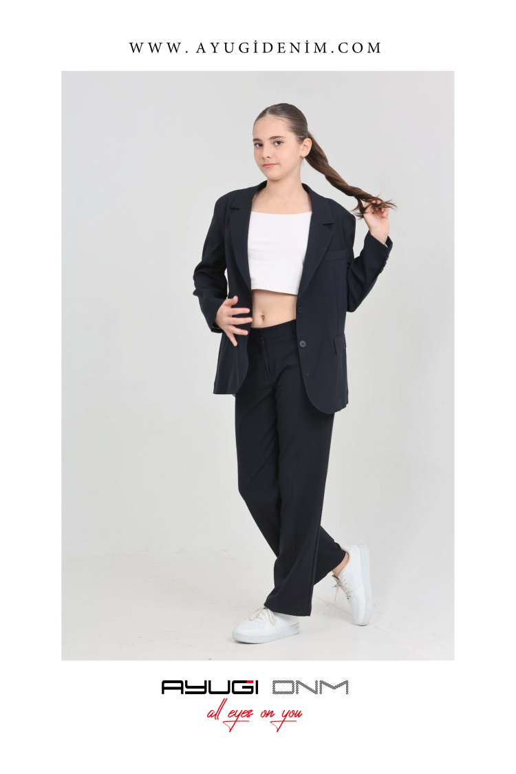 0300-146-176 ТЕМНО-СИНИЙ КЛАССИЧЕСКИЙ КОСТЮМ СТАНДАРТНОГО КРОЯ