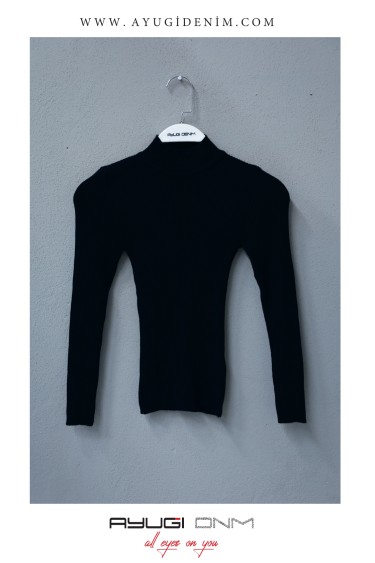 17114-134-182 ТРИКОТАЖНЫЙ СВИТЕР С ЧЕРНЫМ УЗОРОМ