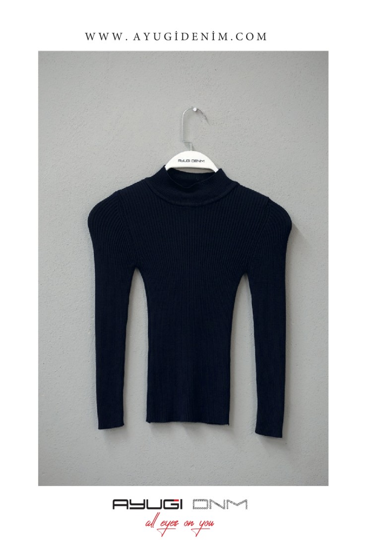 17114-134-182 ТРИКОТАЖНЫЙ СВИТЕР С ЧЕРНЫМ УЗОРОМ