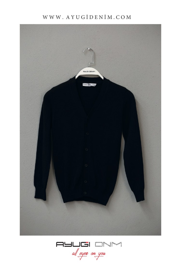 17168-122-170 ЧЕРНЫЙ ЖИЛЕТ НА ПУГОВИЦАХ С ДЛИННЫМИ РУКАВАМИ