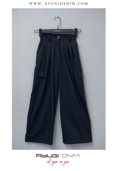 9390-134-164 ТЕМНО-СИНИЕ БРЮКИ СВОБОДНОГО КРОЯ СО ПЛИССАМИ С БОКОВЫМ КАРМАНОМ