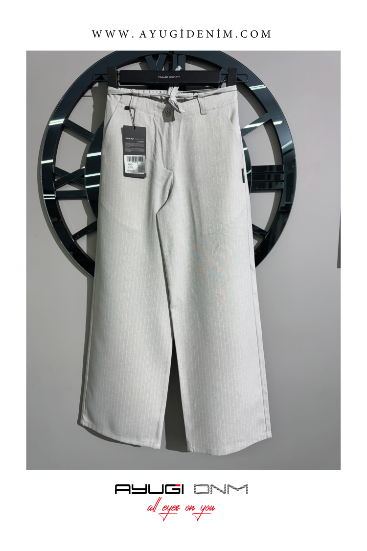 9576-134-164 СПЕЦИАЛЬНО СИДЯЩИЕ БРЮКИ В ПОЛОСКУ С РИСУНКОМ НА ПОЯСИИ